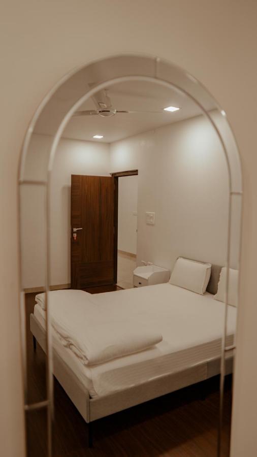 Bridge Service Apartment Hyderabad Eksteriør billede